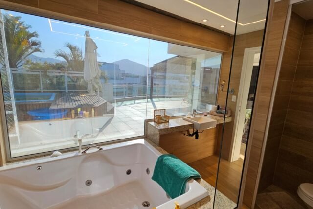 Cobertura Tríplex à venda com 316 m², lazer privativo, vista panorâmica e piscina exclusiva – RJAP0510