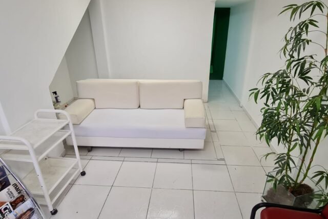 Loja comercial à venda no Barra Point Shopping com 77 m² – RJLO0198